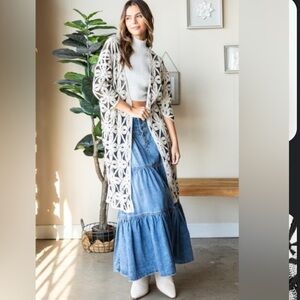 Veveret Geometric Open Front Three-Quarter Sleeve Cardigan